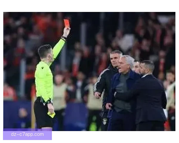 穆帅质疑维尼修斯庆祝方式引发热议